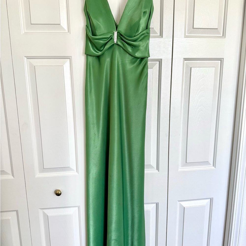 Peridot Green Satin Maxi Dress Deep V Ruched Formal Prom Wedding Guest - Picture 2 of 9